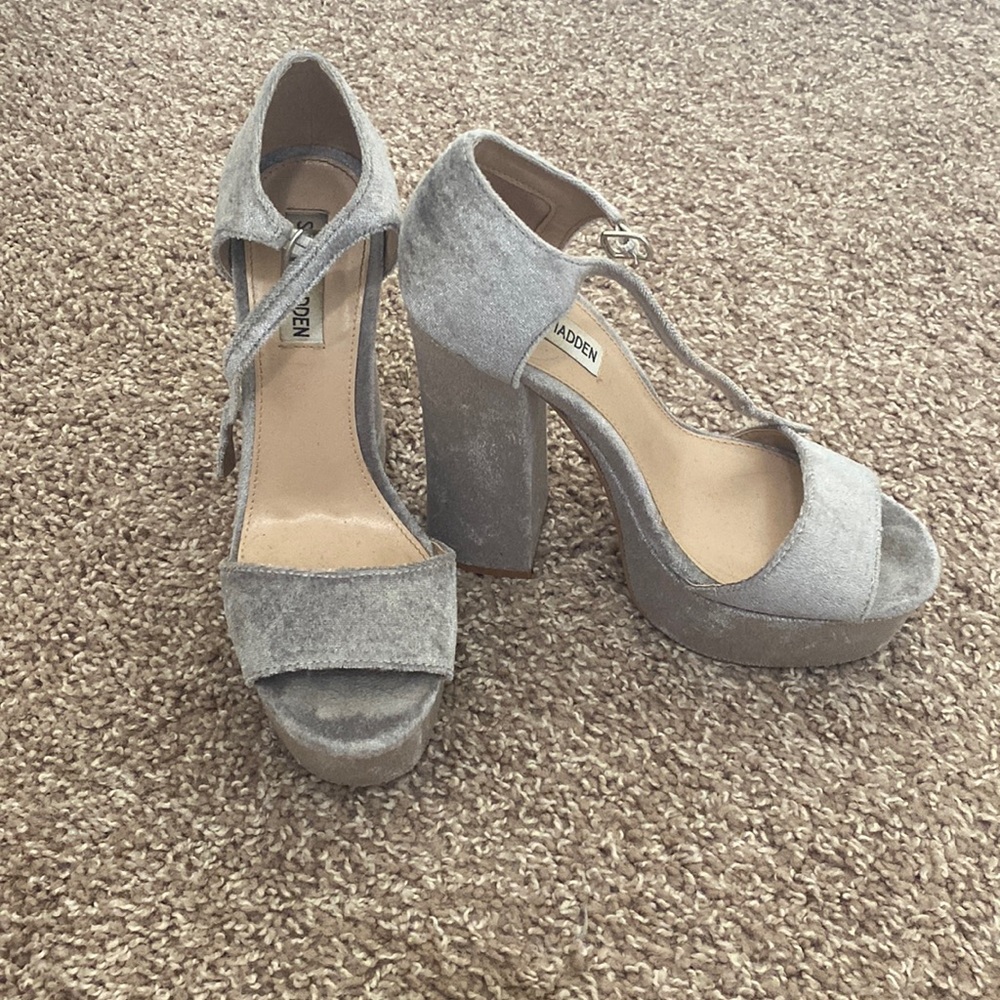 Steve Madden grey velvet heels. Size: 8